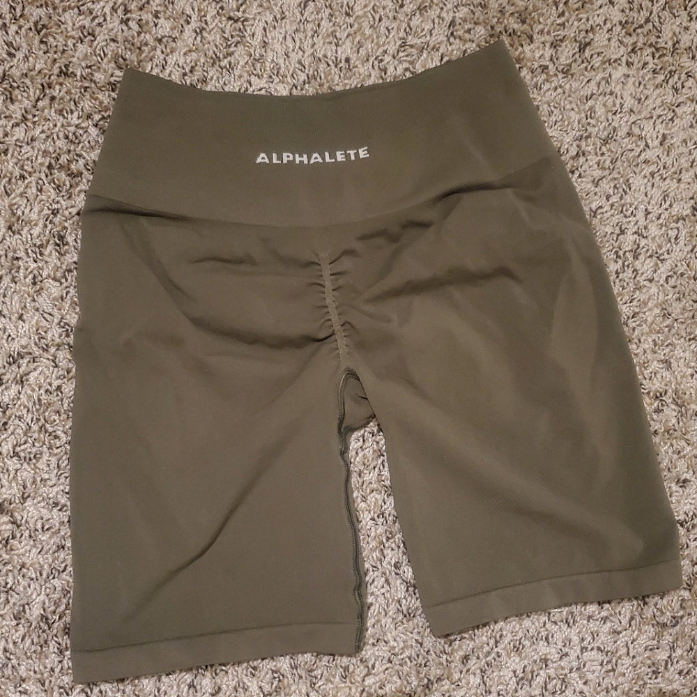 Alphalete Amplify 6.5 Inch Shorts Size L Oak